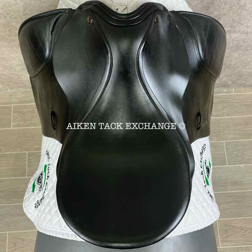 Circuit by Dover Saddlery Dressage Saddle, 17" Seat, Medium Tree, Wool Flocked Panels