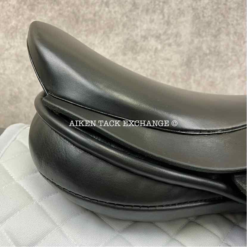 **SOLD** 2002 Black Country Close Contact Jump Saddle, 17" Seat, Medium Tree, Wool Flocked Panels