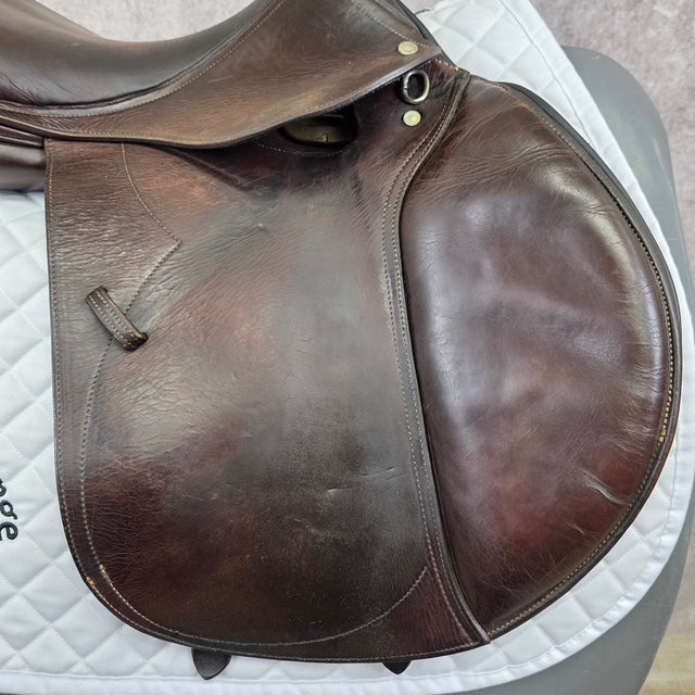 1999 Devoucoux Biarritz Close Contact Jump Saddle, 17" Seat, 3A Flap, Medium Tree, Foam Panels, Full Buffalo Leather