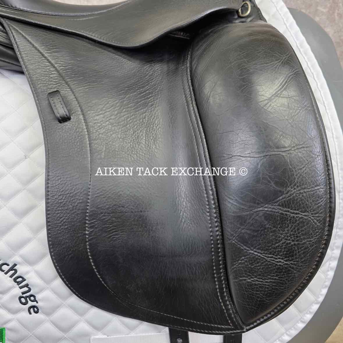 **SOLD** 2011 Schleese Triumph Dressage Saddle, 18" Seat, Adjustable AdapTree, Wool Flocked Panels