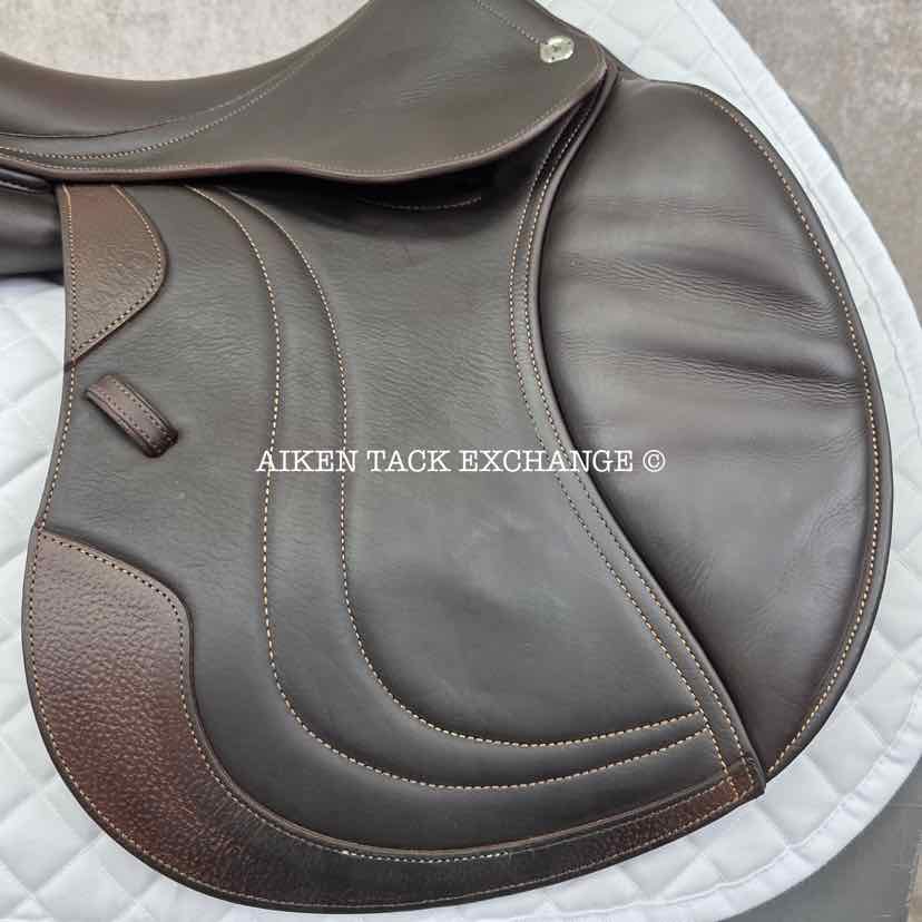 2020 CWD SE03 Close Contact Jump Saddle, 17" Seat, 2L Flap, Medium Tree, Foam Panels, Full Buffalo Leather