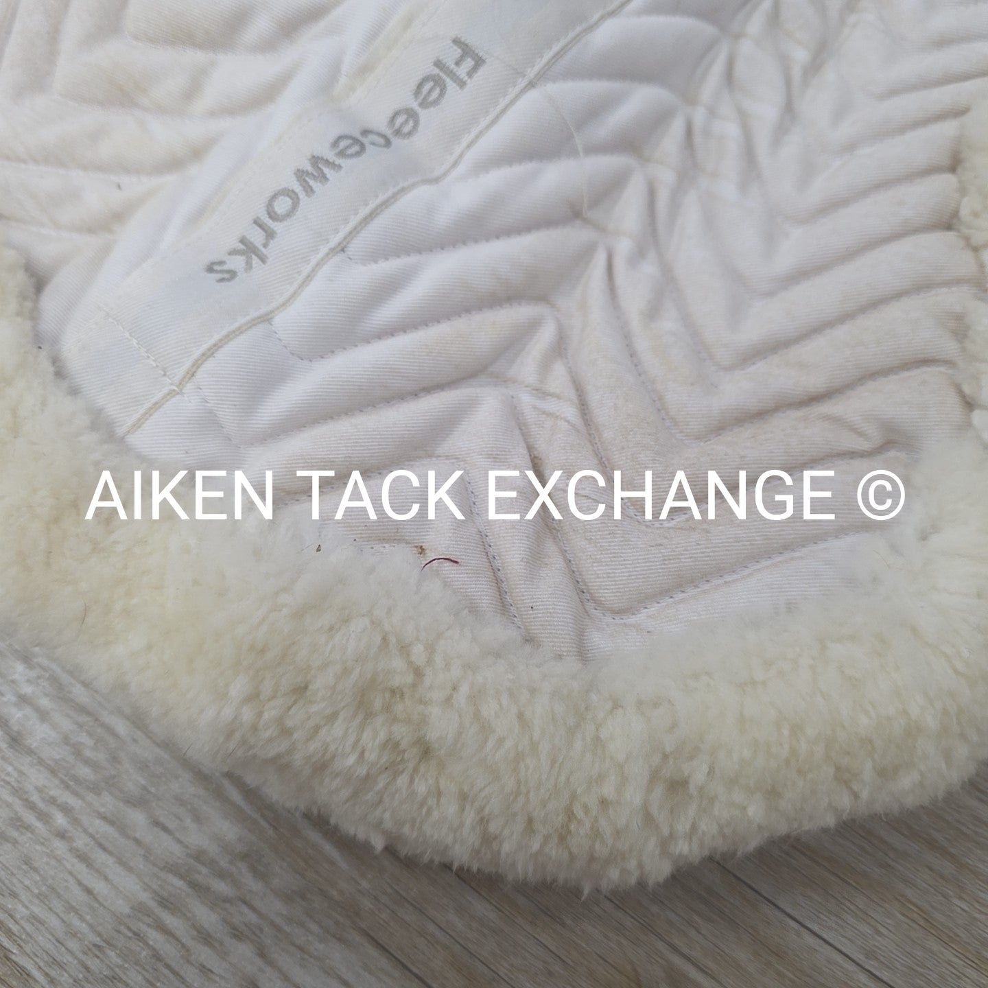 Fleeceworks Sheepskin Show Hunter Pad with Partial Trim, Size X-Large