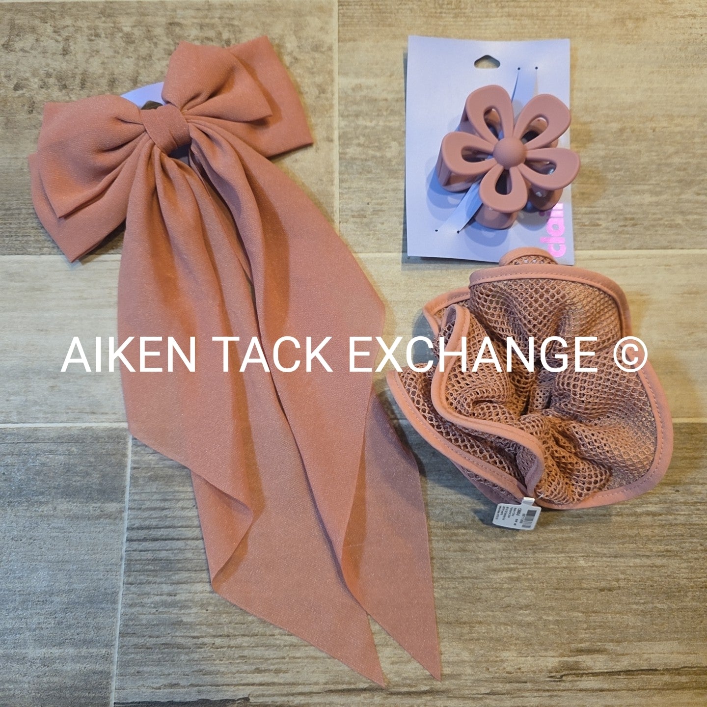 Claire's Hair Bundle - 1 Claw Clip, 1 Hair Clip, 1 Scrunchie