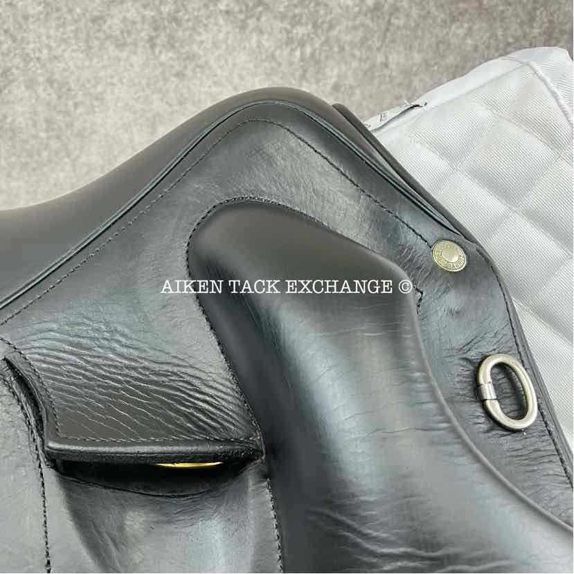 2016 Devoucoux Mendia Monoflap Dressage Saddle, 17" Seat, 2 Flap, Medium Wide Tree, Foam Panels, Full Buffalo Leather