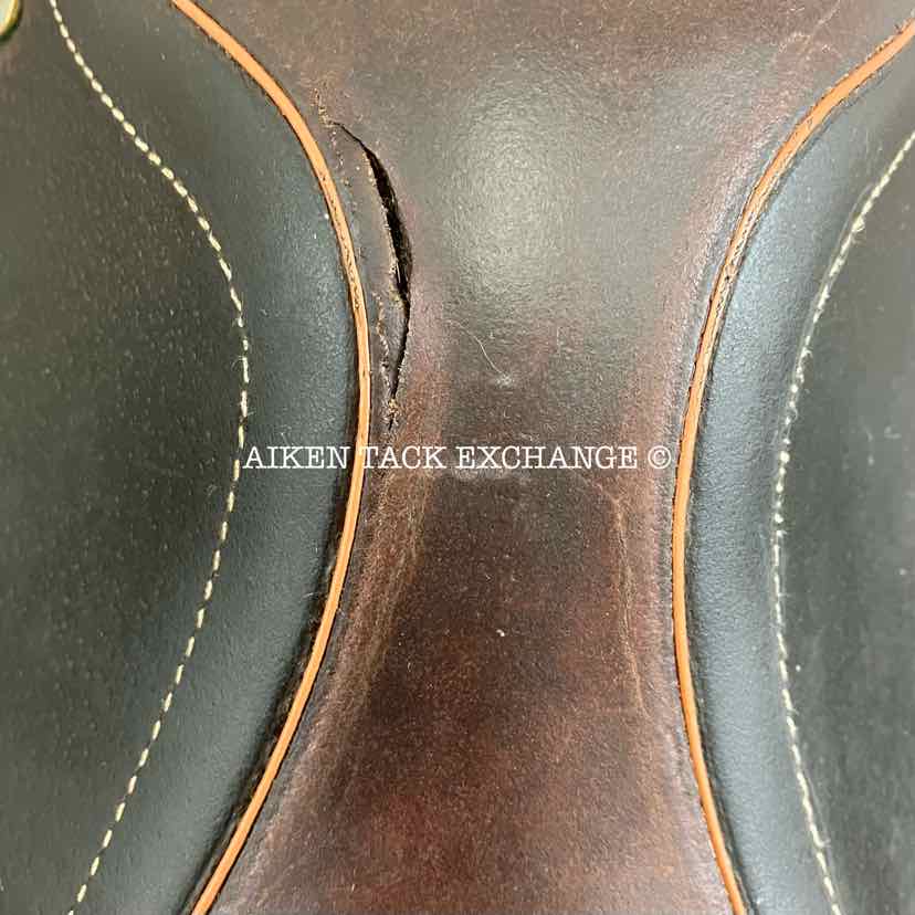 **SOLD** 2003 Prestige Hunter Classic Close Contact Jump Saddle, 17" Seat, 33 Tree - Medium (Adjustable), Foam Panels