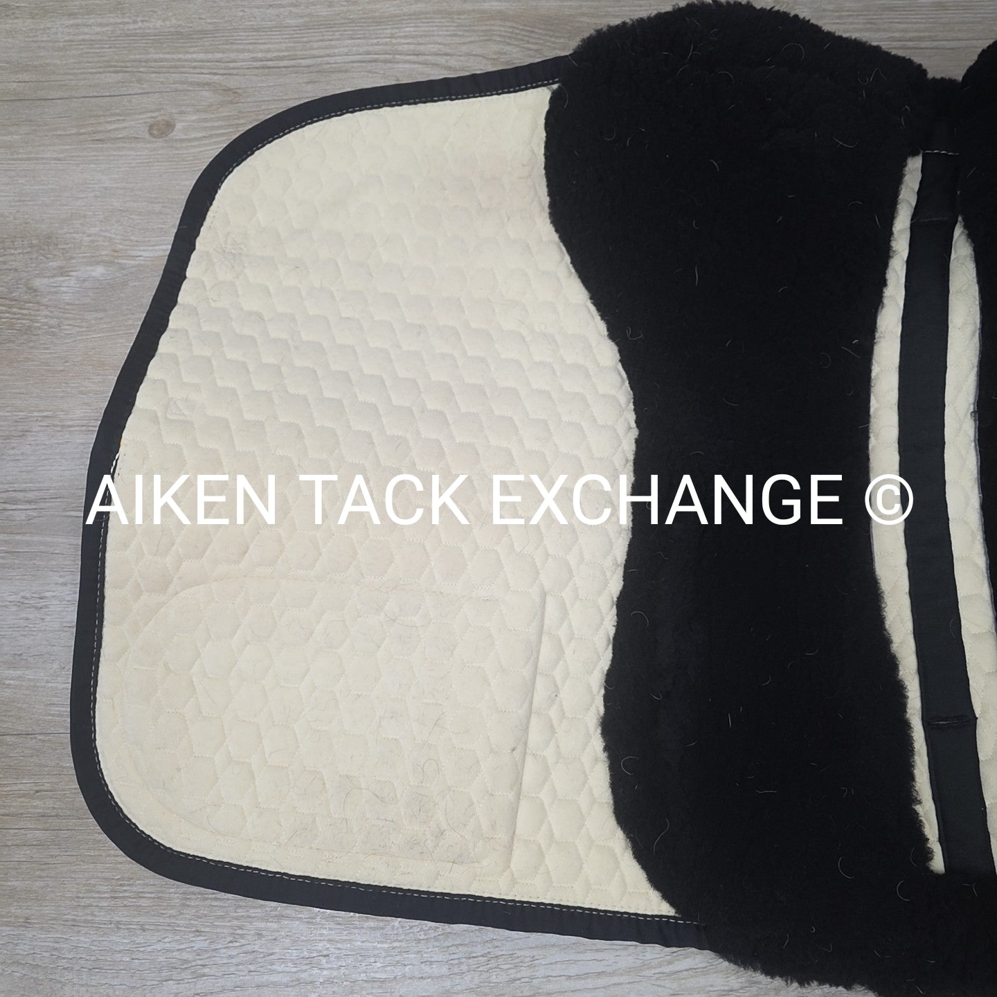 Mattes Dressage Trekking Saddle Pad with Sheepskin, Size Medium