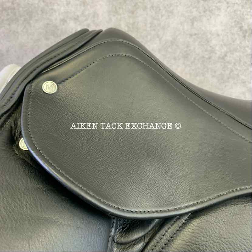 2022 Master D3-M Monoflap Dressage Saddle, 18" Seat, Medium Tree, Wool Flocked Serge Panels