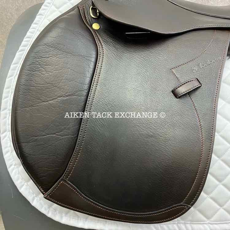 **SOLD** Marcel Toulouse Denise DL Close Contact Jump Saddle, 17" Seat, Medium/Medium Wide Tree, Foam Panels