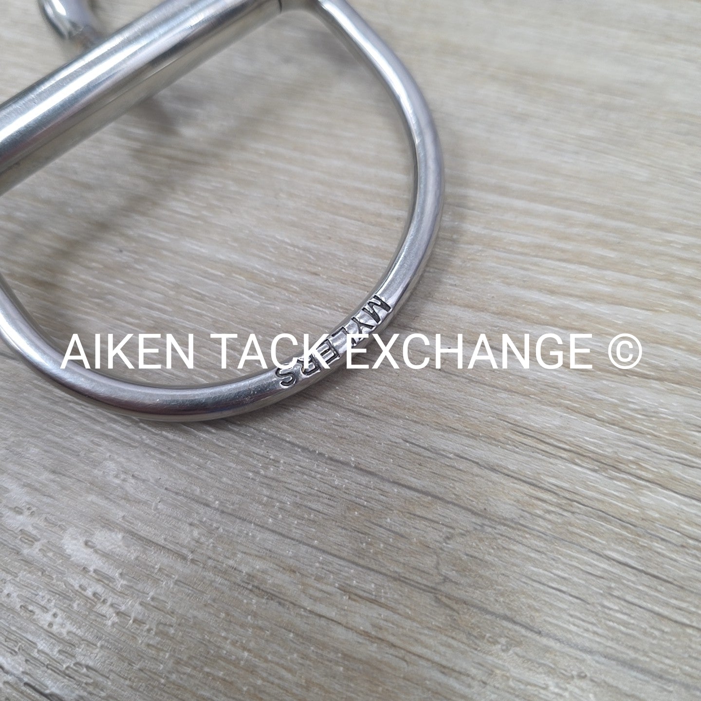 Myler Dee Ring Bit w/o Hooks Low Port Comfort Snaffle MB 04, 5.5"