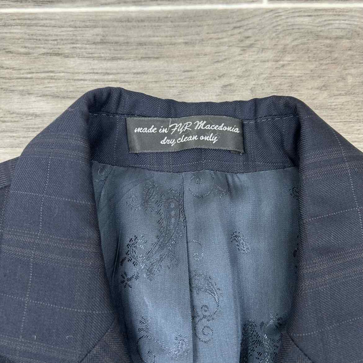 RJ Classics Prestige Collection Show Coat, Size 4 R