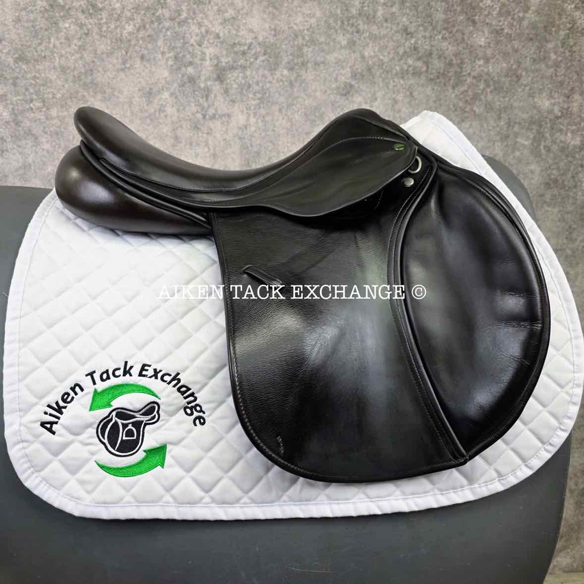 2017 County Solution Jump Saddle, 17.5" Seat, Narrow Tree, Wool Flocked Panels