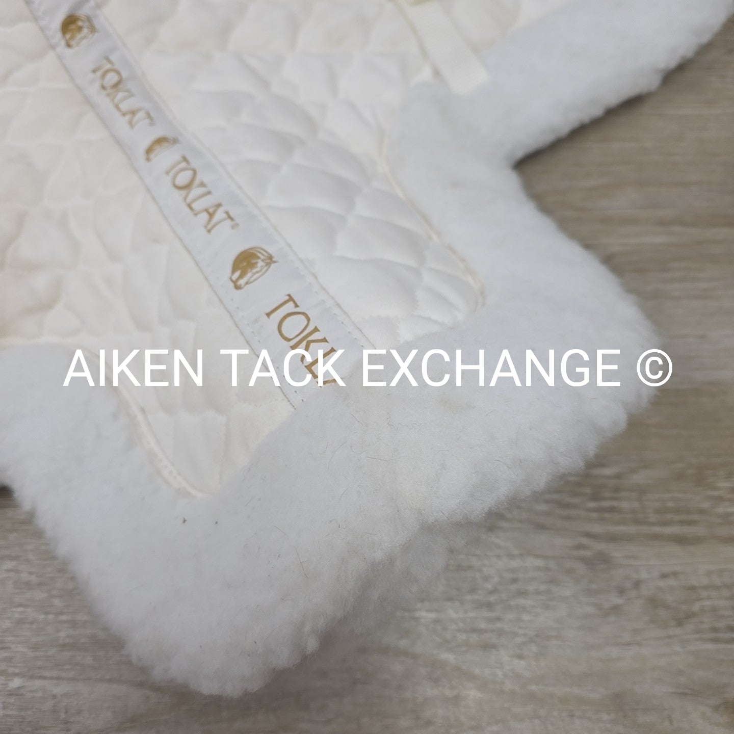 Toklat ProQuilt CC Fleece Show Pad with Joey Girth Slot, White, Size 17-17.5