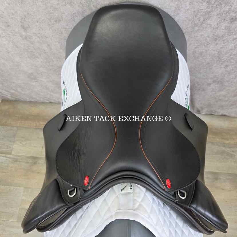 **SOLD** Duett Bravo Close Contact Jump Saddle, 17.5" Seat, 36 - Extra Wide Hoop Tree, Wool Flocked Panels