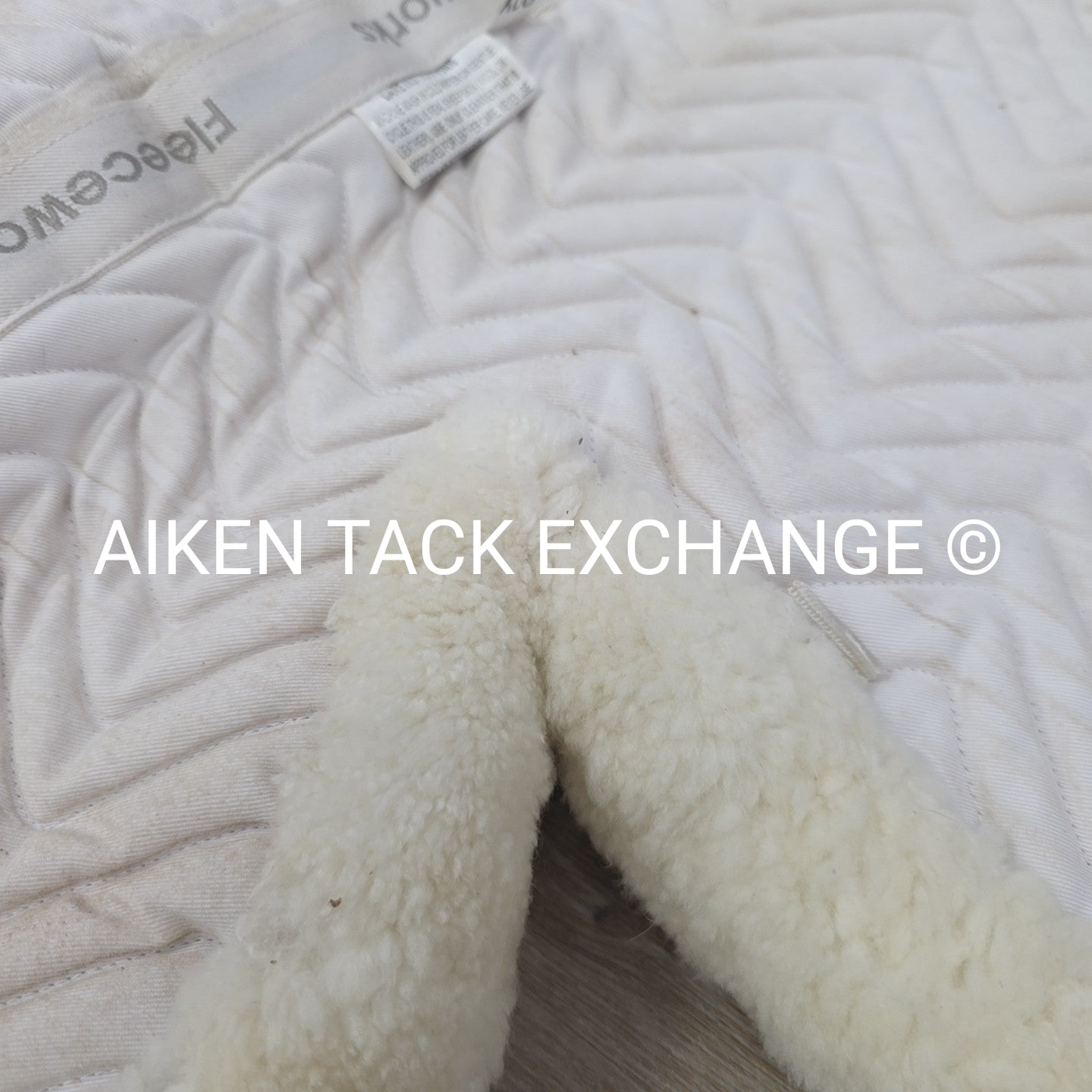 Fleeceworks Sheepskin Show Hunter Pad with Partial Trim, Size X-Large