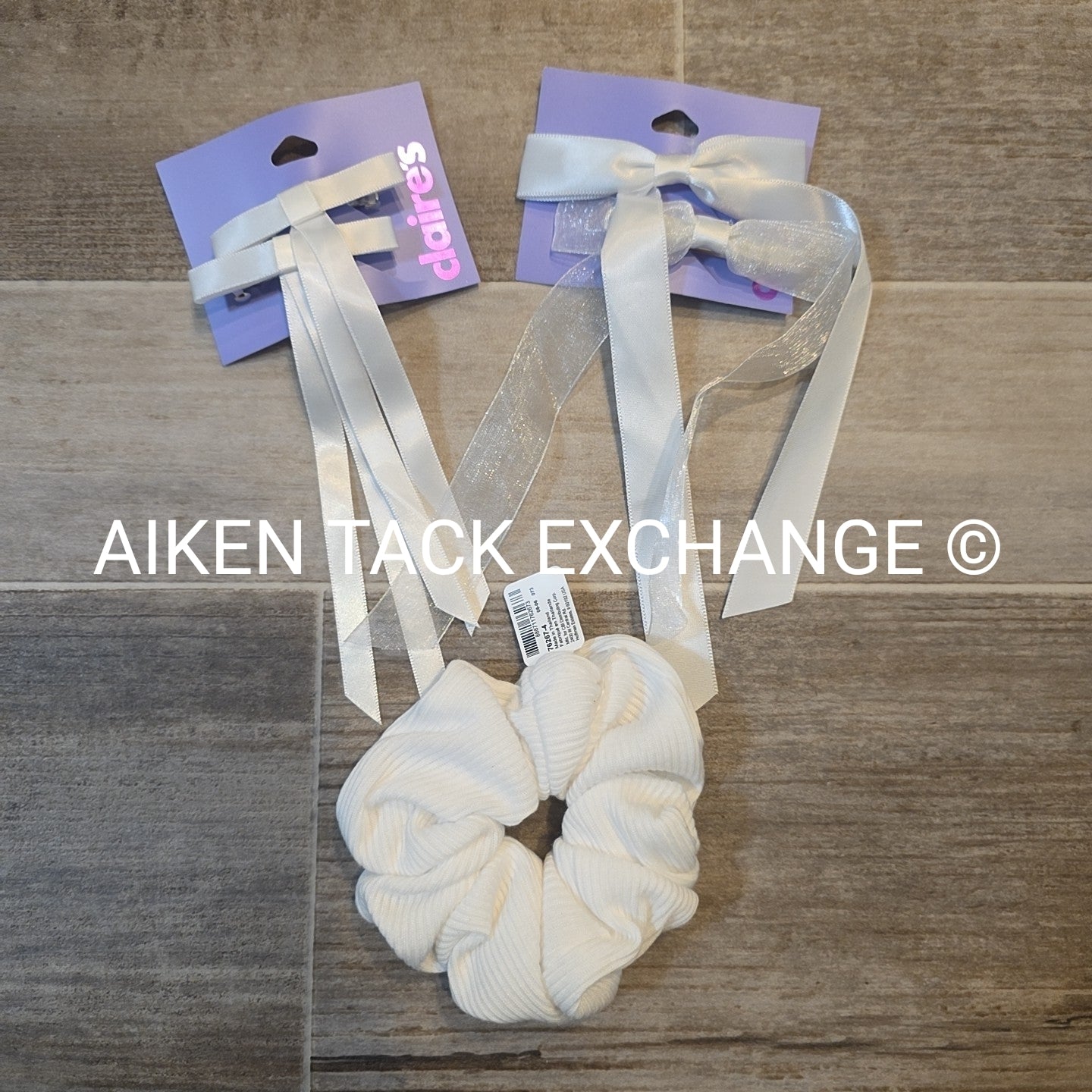 Claire's Hair Bundle - 1 Scrunchie, 4 Hair Clips