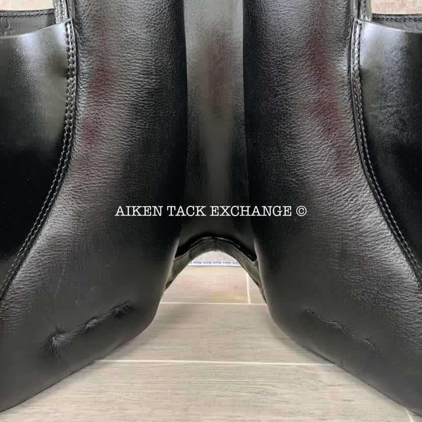 **SOLD** 2012 Stubben Genesis CL Deluxe Dressage Saddle, 17.5" Seat with Biomex, 30 cm Tree - MW , Wool Flocked Panels