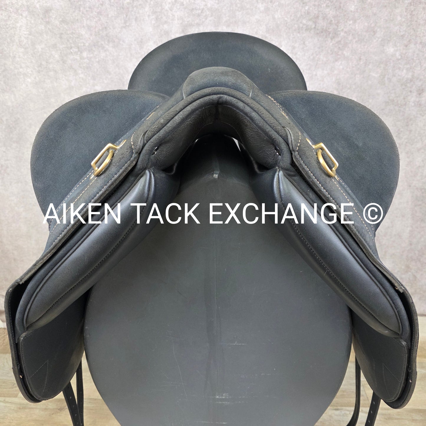 **SOLD**2012 Wintec Pro Stock Australian Saddle, 17" / 17.5" Seat - Large, Adjustable Tree - Changeable Gullet, Wool Flocked Panels