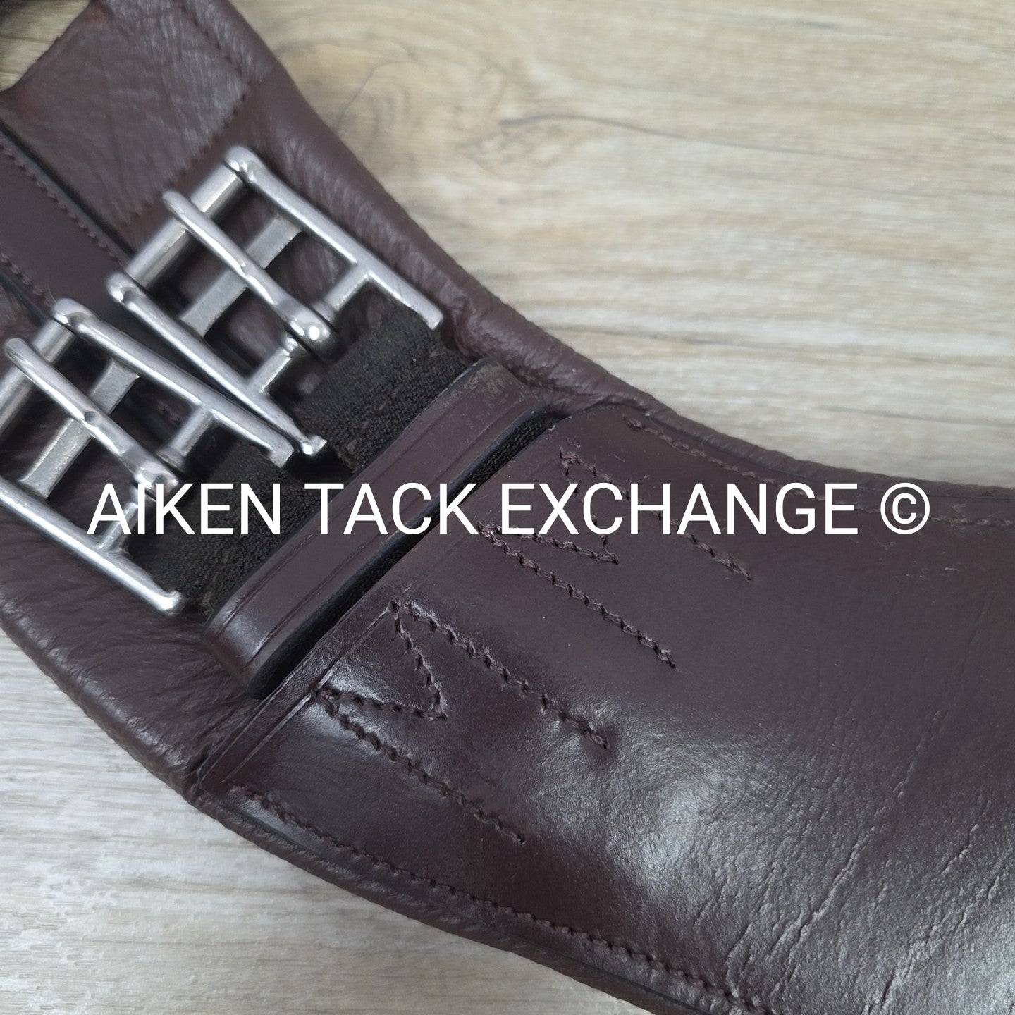 KL Select Red Barn Balance Anatomic Shoulder Relief Dressage Girth, Brown, 18"