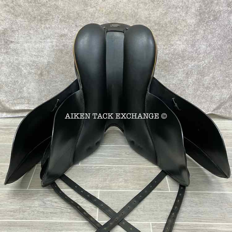 **SOLD** 2008 Stubben Genesis Dressage Saddle, 18" Seat, 28 cm Tree - Medium/Medium Narrow, Wool Flocked Panels
