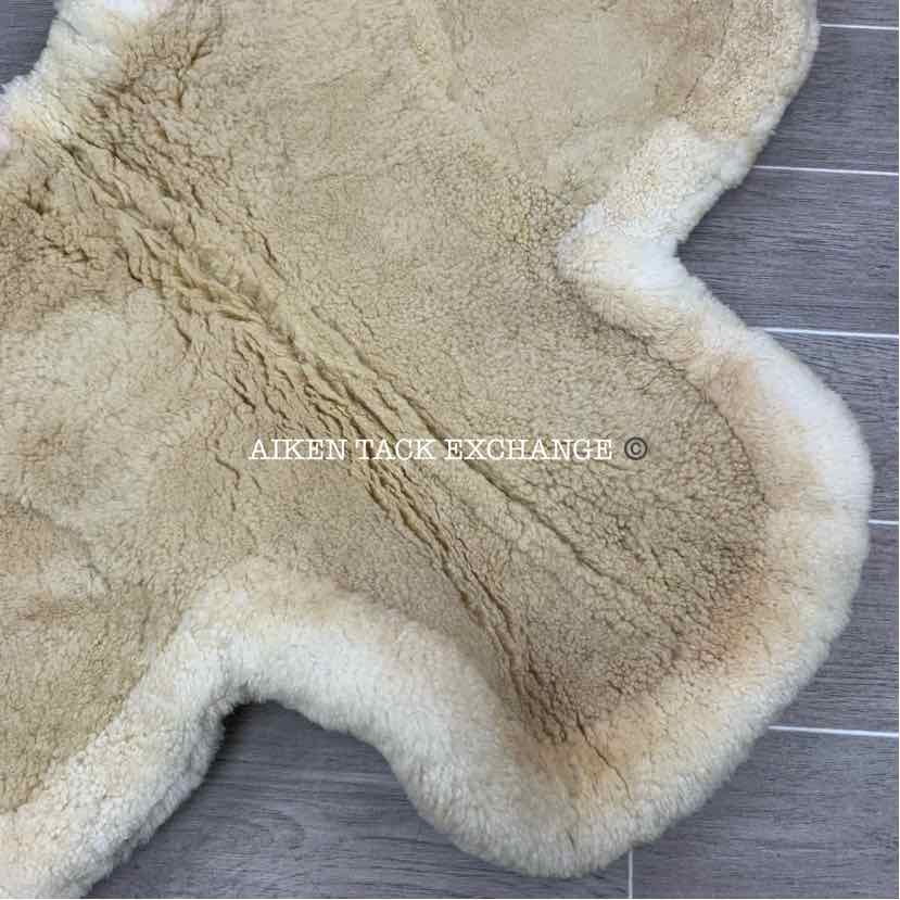 Fleeceworks Sheepskin Field Hunter Fox Hunter Pad with Front Roll & Full Trim