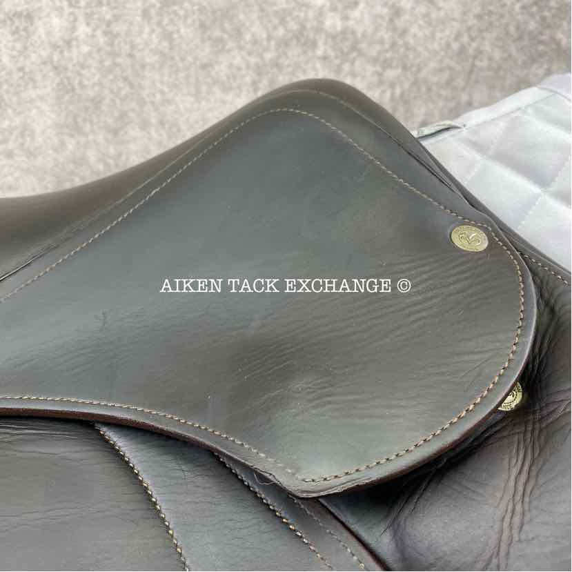 **SOLD** 2011 Voltaire Palm Beach Close Contact Jump Saddle, 17" Seat, 1 Flap, Medium Wide Tree, FIN Panels, Full Buffalo Leather
