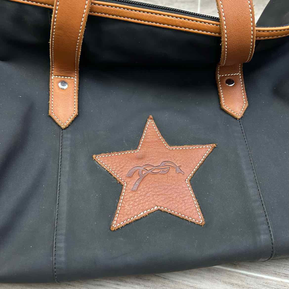 Penelope Show Travel Bag, Comes wih Dust Cover