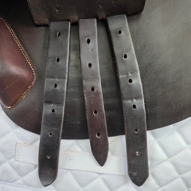 1999 Devoucoux Biarritz Close Contact Jump Saddle, 17" Seat, 3A Flap, Medium Tree, Foam Panels, Full Buffalo Leather