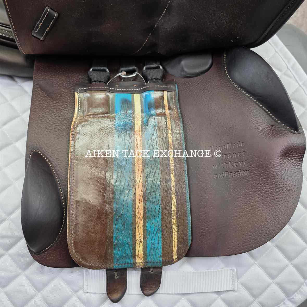 2016 Voltaire Palm Beach Close Contact Jump Saddle, 17" Seat, 2A Flap, Medium Wide Tree, PRO Panels