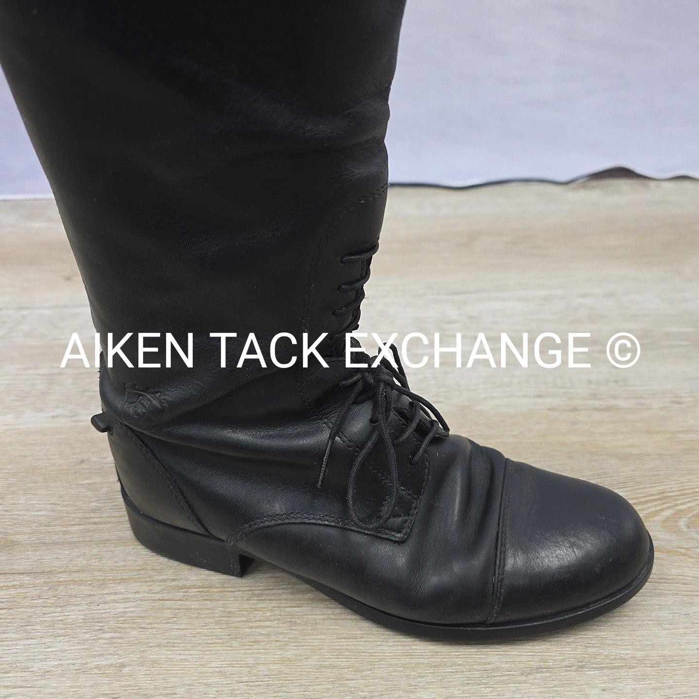 Ariat Field Boots, Size 7, Regular Calf, Height Medium