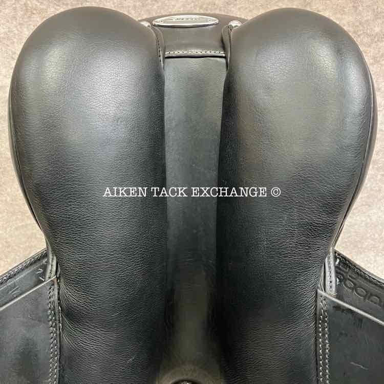 **On Trial** 2015 Stubben Genesis Deluxe CL NT Dressage Saddle, 17.5" Seat with Biomex, 28cm Tree - Medium Narrow, Wool Flocked Panels