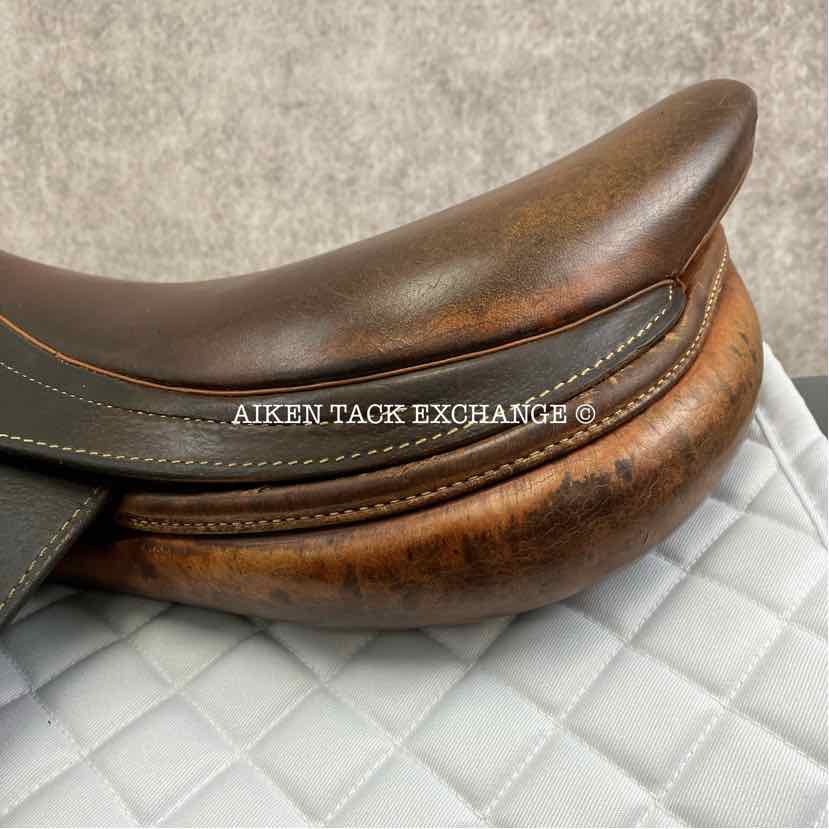 **SOLD** 2003 Prestige Hunter Classic Close Contact Jump Saddle, 17" Seat, 33 Tree - Medium (Adjustable), Foam Panels