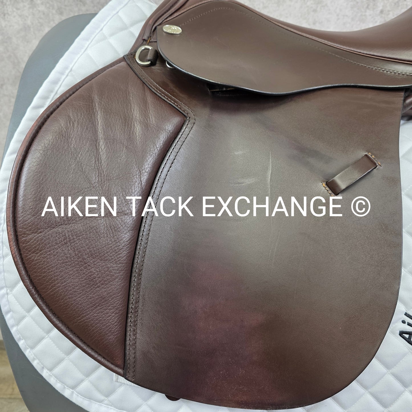 **SOLD** 2010 Duett Presto Close Contact Jump Saddle, 17" Seat, XX-Wide Hoop Tree, Wool Flocked Panels