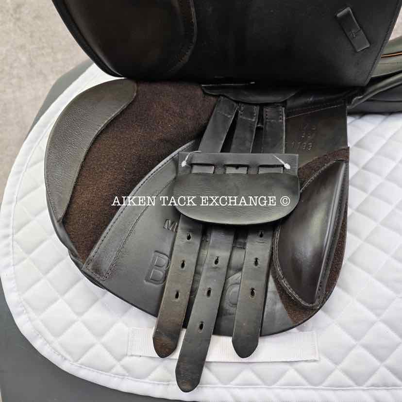 **SOLD** Duett Bravo Close Contact Jump Saddle, 17.5" Seat, 36 - Extra Wide Hoop Tree, Wool Flocked Panels