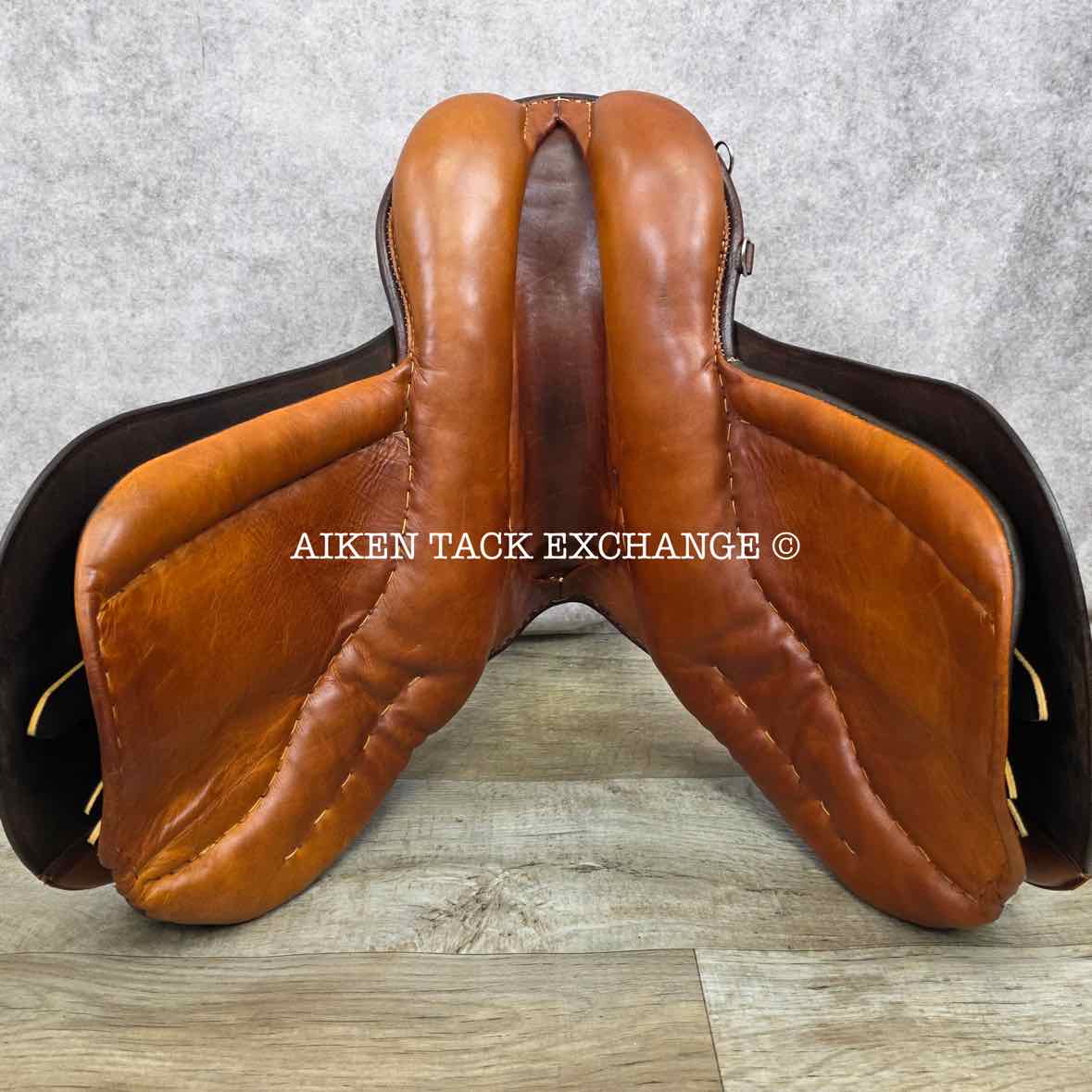 Stubben Siegfried Saddle, 17" Seat, 32cm Tree - Wide, Wool Flocked Panels