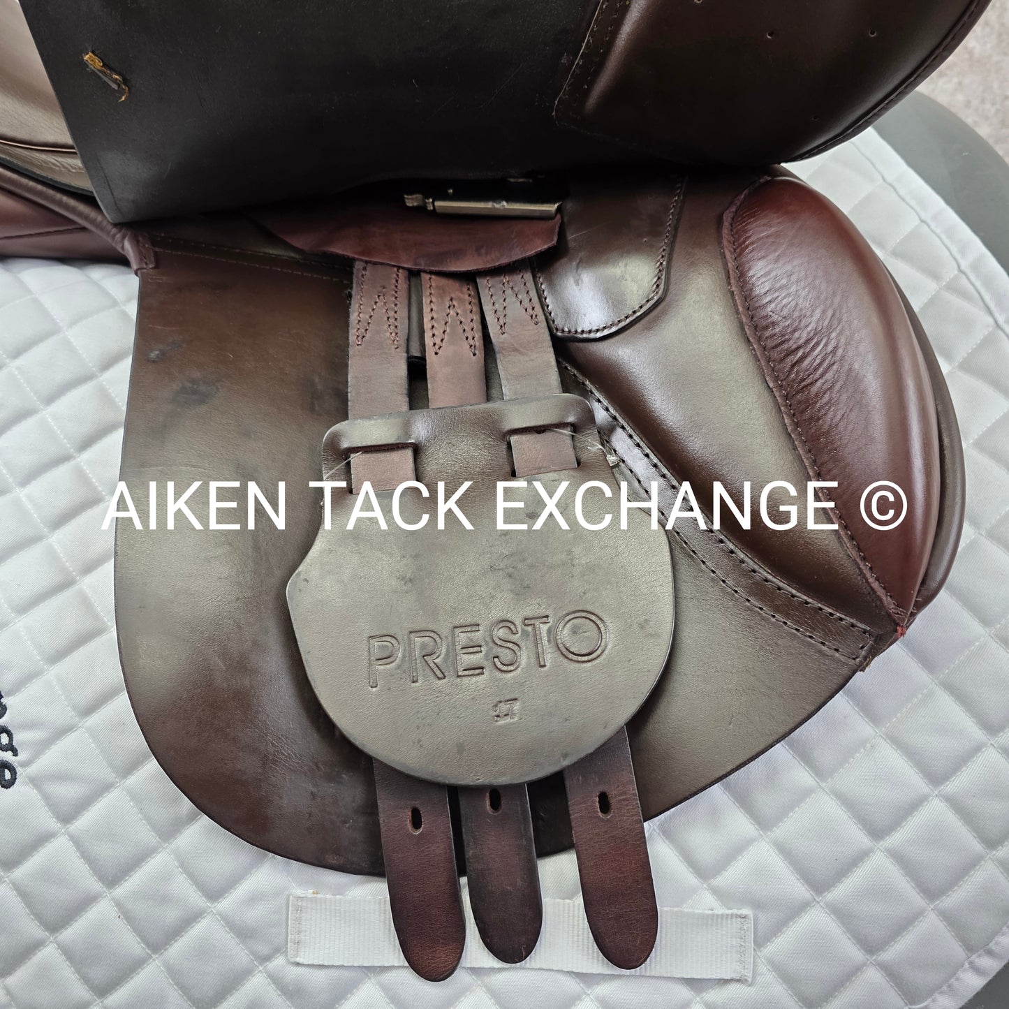 **SOLD** 2010 Duett Presto Close Contact Jump Saddle, 17" Seat, XX-Wide Hoop Tree, Wool Flocked Panels