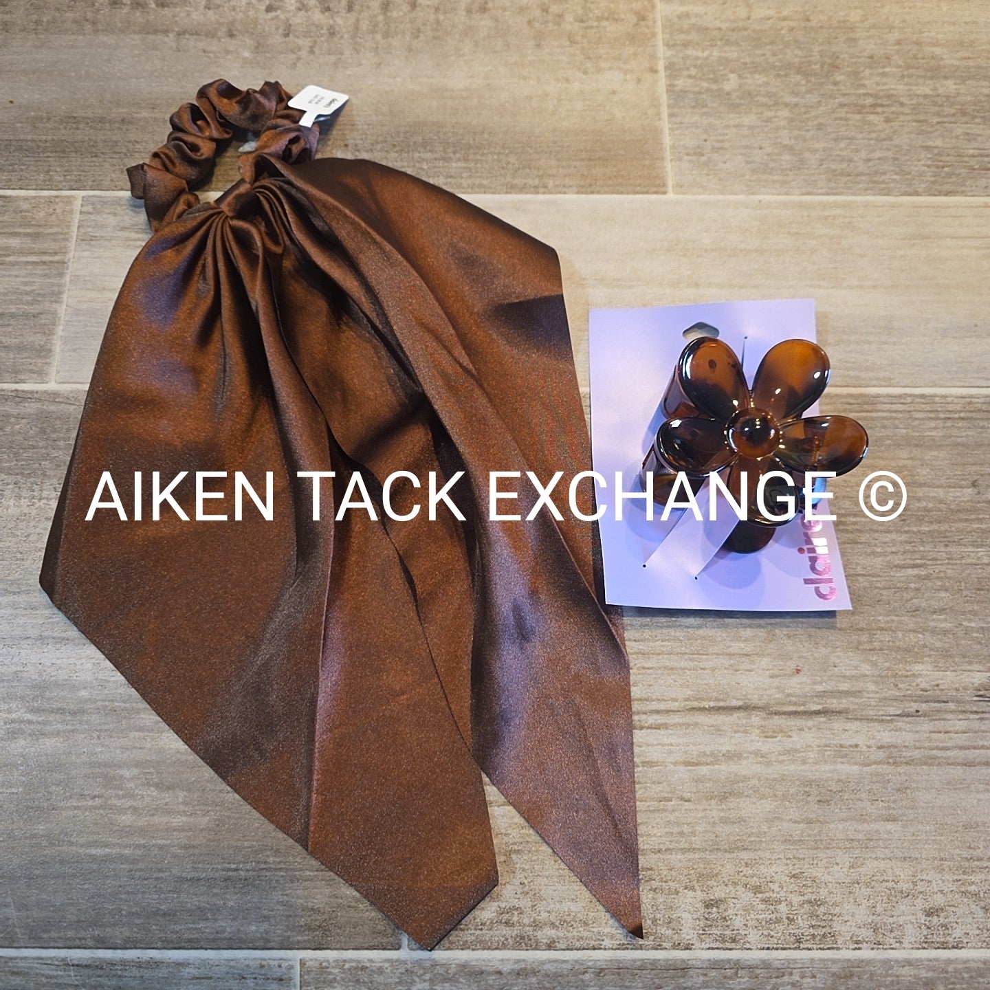 Claire's Hair Bundle - 1 Scrunchie, 1 Hair Clip