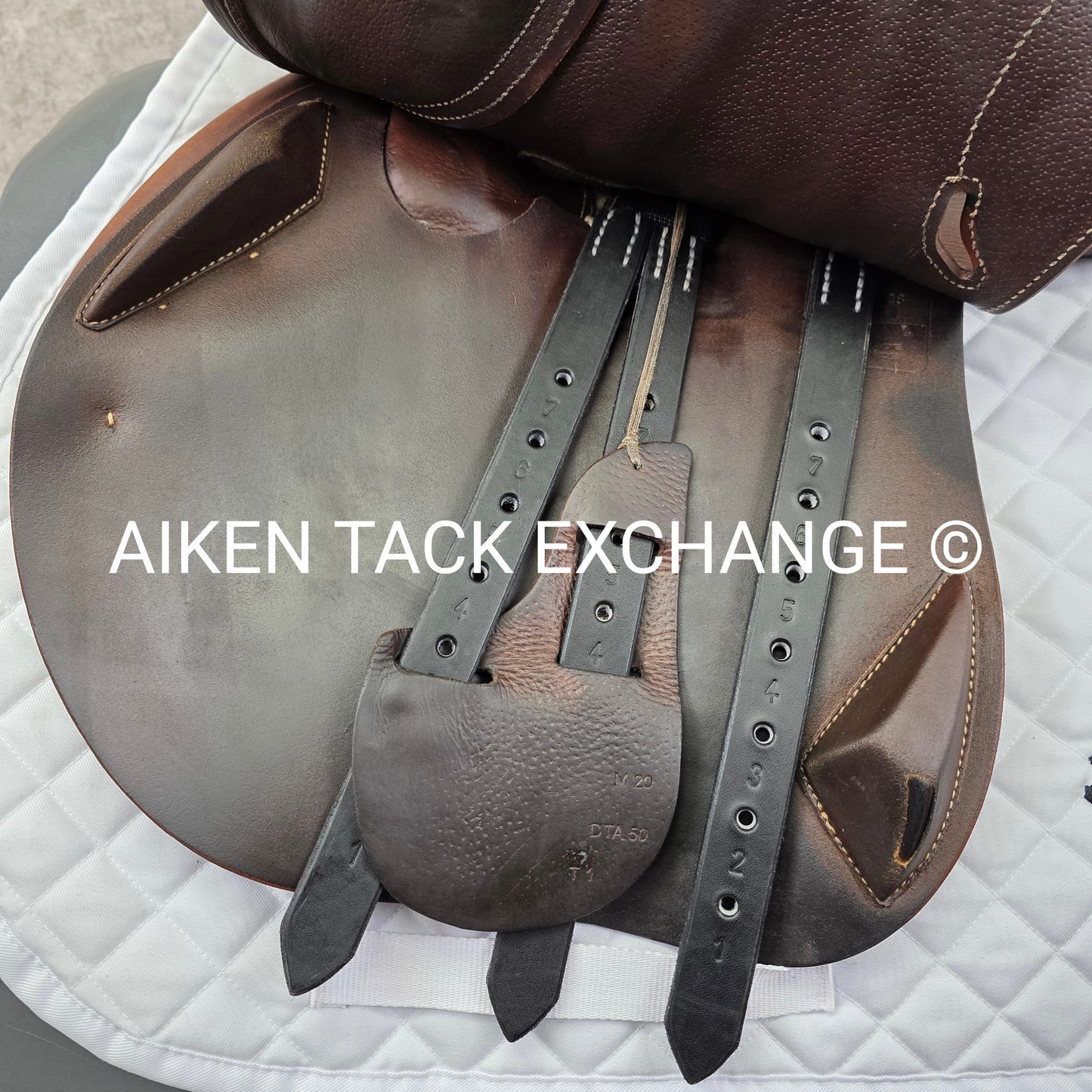 2014 Antares Evolution Close Contact Jump Saddle, 17.5" Seat, 4AB Flap, M/MW Tree, Foam Panels