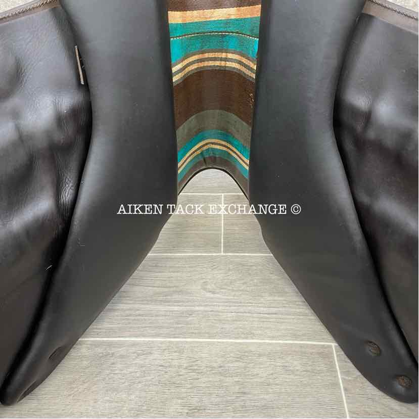 2012 Voltaire Palm Beach Close Contact Jump Saddle, 17.5" Seat, 3A Flap, Medium Wide Tree, PRO Panels, Full Buffalo Leather