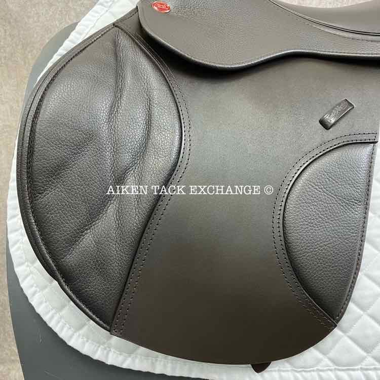 **SOLD** 2023 Kent & Masters S-Series MJJ Standard Wither Competition Jump Saddle, 17.5" Seat, Adjustable Tree - Changeable Gullet, Wool Flocked Panels
