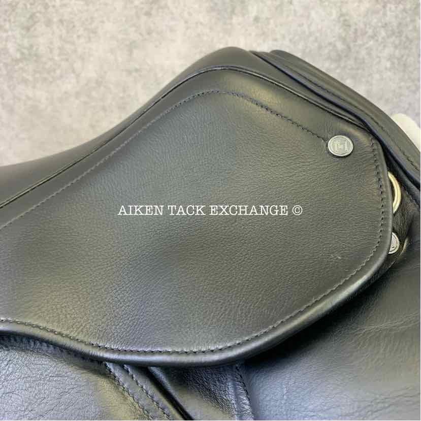 2022 Master D3-M Monoflap Dressage Saddle, 18" Seat, Medium Tree, Wool Flocked Serge Panels