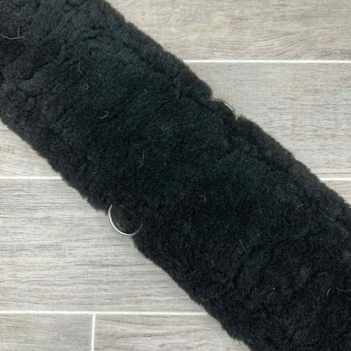 Mattes Sheepskin Girth, Black, 26"