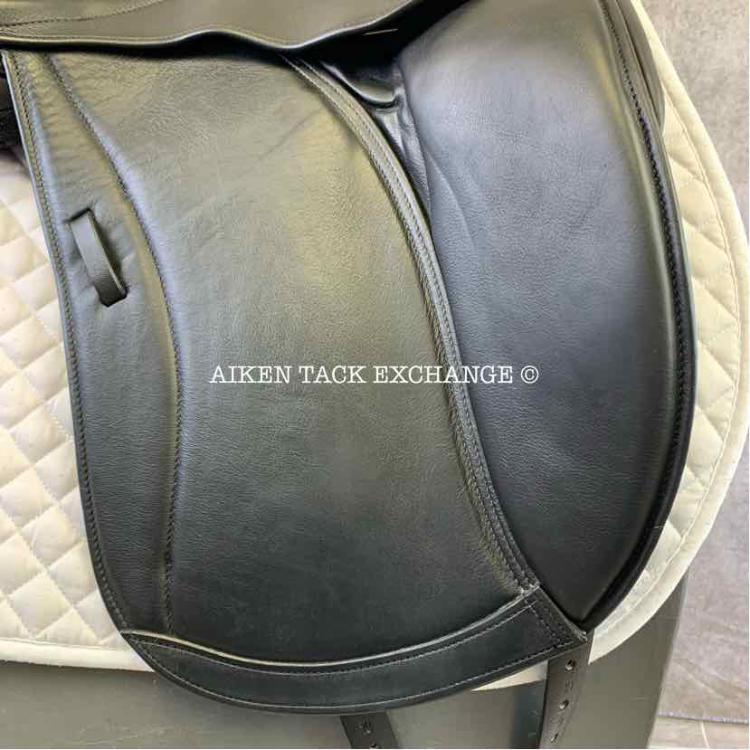 2022 Master D3-M Monoflap Dressage Saddle, 18" Seat, Medium Tree, Wool Flocked Serge Panels