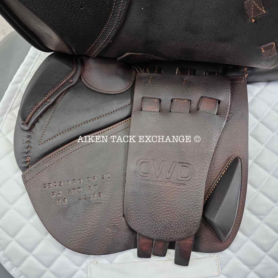 2016 CWD SE02 Close Contact Jump Saddle, 17" Seat, 2L Flap, Medium Tree, Foam Panels
