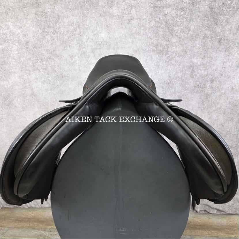 **SOLD** Duett Bravo Close Contact Jump Saddle, 17.5" Seat, 36 - Extra Wide Hoop Tree, Wool Flocked Panels