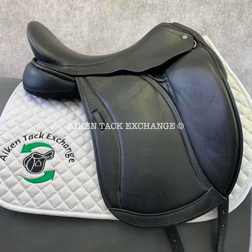 2022 Master D3-M Monoflap Dressage Saddle, 18" Seat, Medium Tree, Wool Flocked Serge Panels