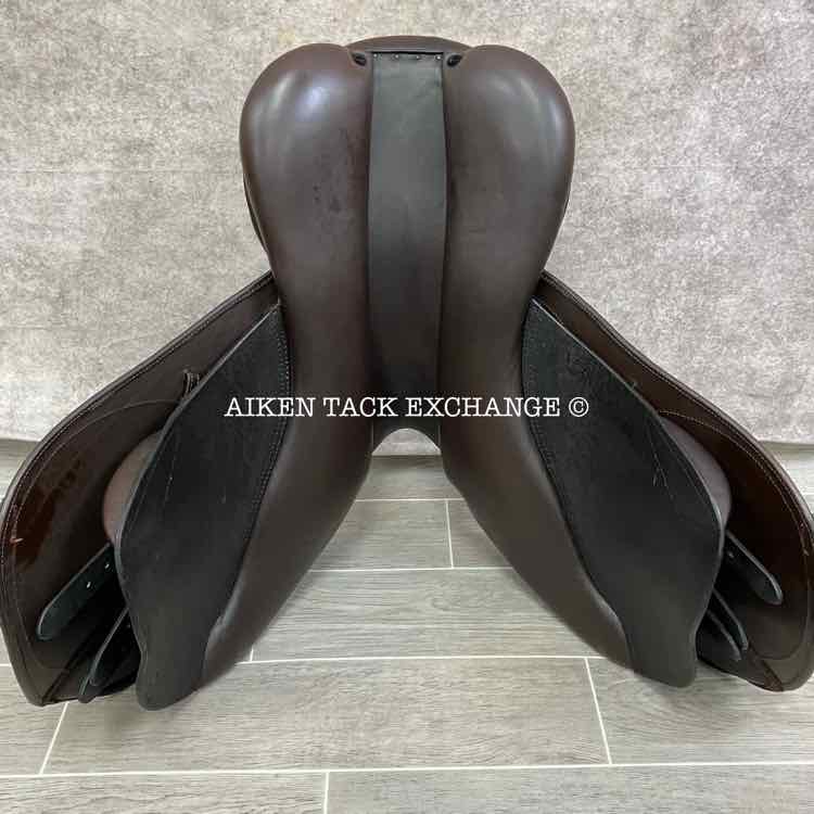 **SOLD** Marcel Toulouse Denise DL Close Contact Jump Saddle, 17" Seat, Medium/Medium Wide Tree, Foam Panels