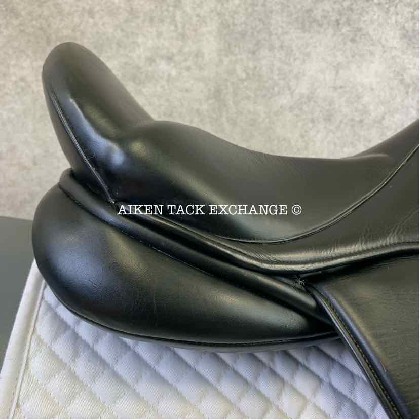 **SOLD** 2010 Marcel Toulouse As Aachen Dressage Saddle, 17.5" Seat, Medium Wide Tree, Wool Flocked Panels