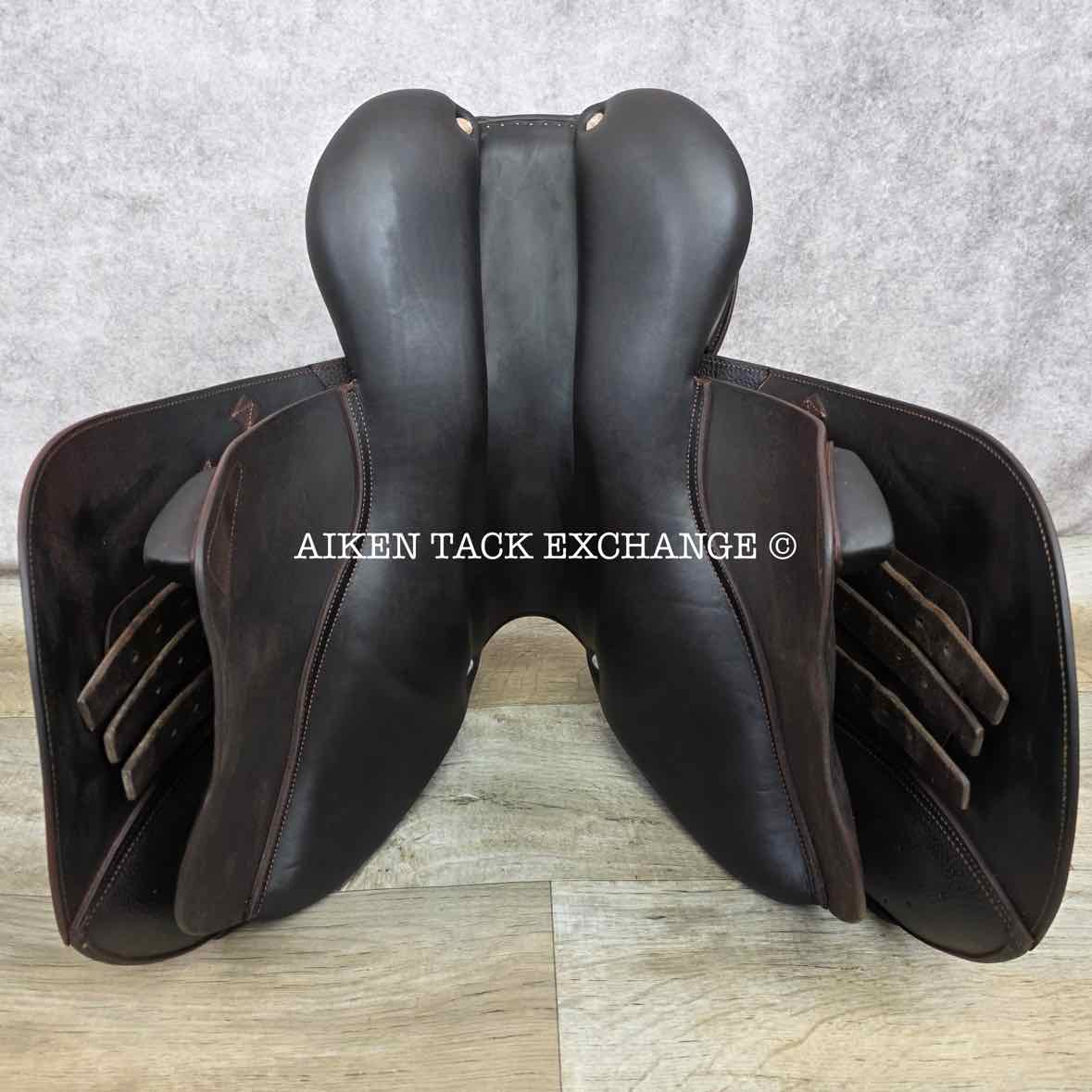 2016 CWD SE02 Close Contact Jump Saddle, 17" Seat, 2L Flap, Medium Tree, Foam Panels