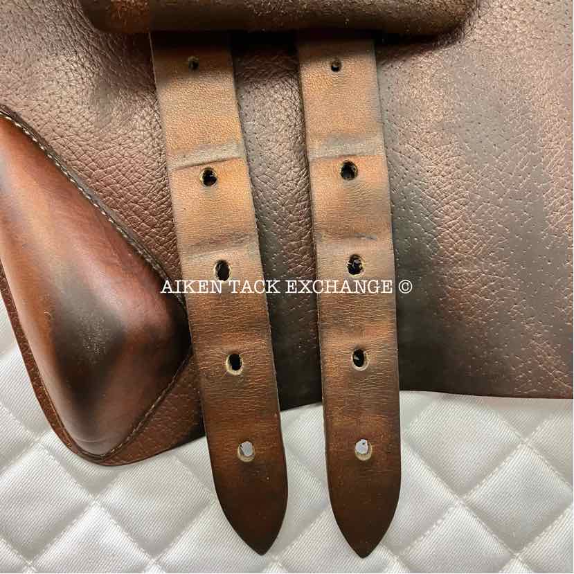 2013 Devoucoux Haurra 2 Close Contact Jump Saddle, 16.5" Seat, 0A Flap, Medium Tree, Wool Flocked Panels