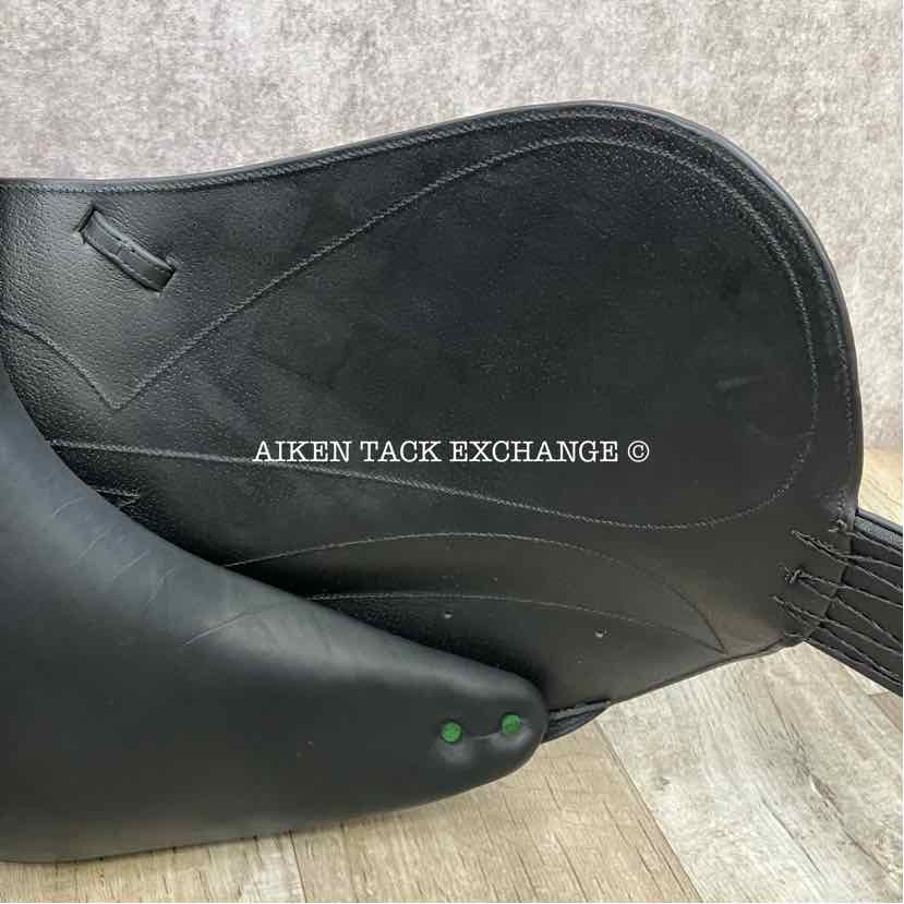 2013 Devoucoux Makila Monoflap Dressage Saddle, 18" Seat, 3A Flap, Medium Wide Tree, Foam Panels, Full Buffalo Leather